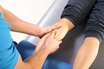 How to Give a Knee Massage